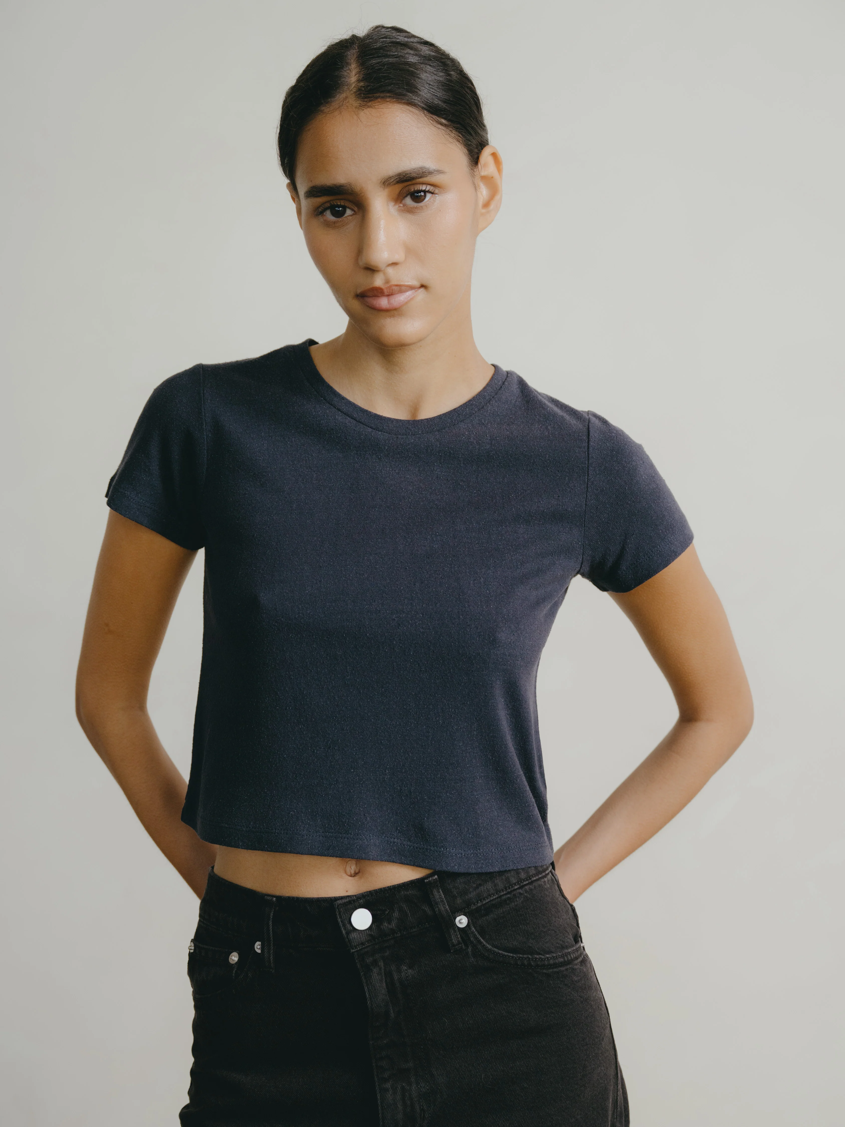 Women's S/S Round Pocket Tee - Black - Circle Horn